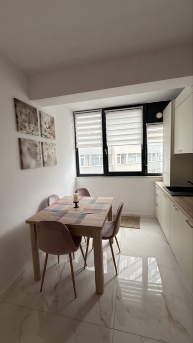 Inchiriez apartament 2 camere , bloc nou , termen lung