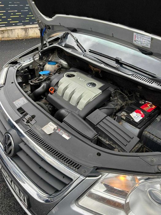 Vând vw Touran 2009 facelift automat