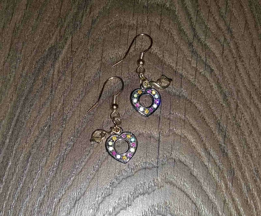 Обеци "сърце" с камъчета