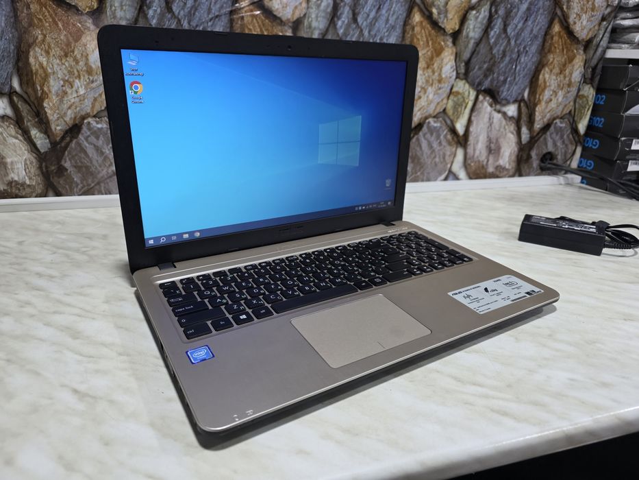 Ноутбук Asus i3 + ssd 128gb
