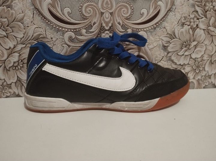 Продам тиемпо футзалки