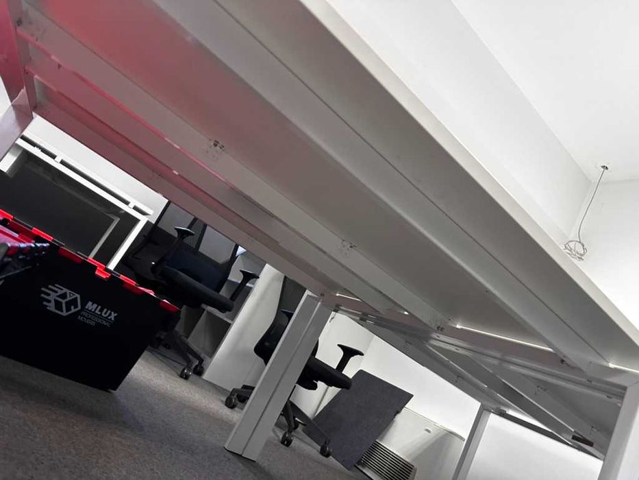 Квадратен офис бенч с прегради – 260×130×75 см