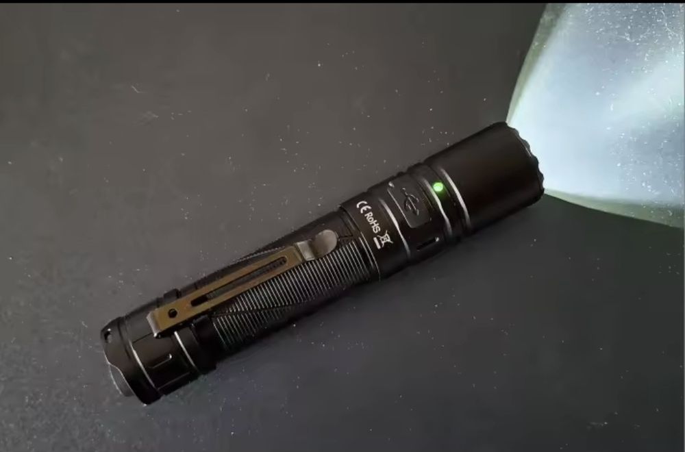 Lanterna Tactică Sofirn SK30 SFT70