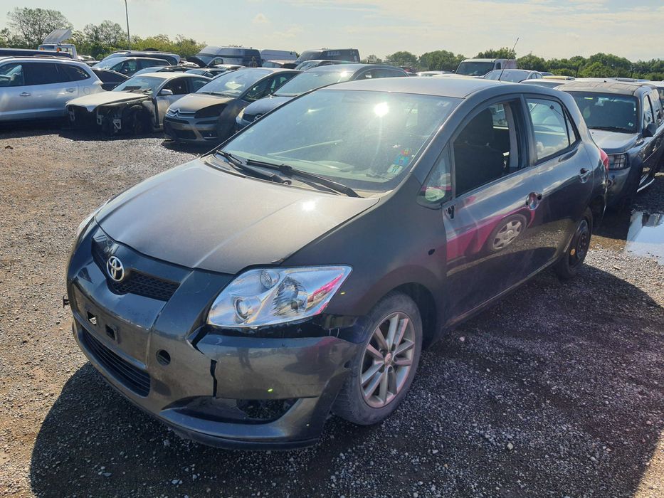 На части! Toyota Auris 2.0 D4D