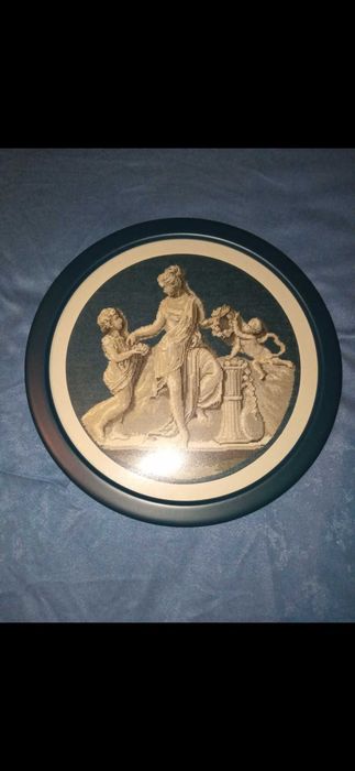 Продавам гоблени с DMC конци.