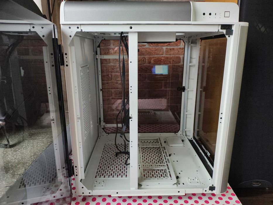 Carcasa Thermaltake Level 20 HT Snow Edition.