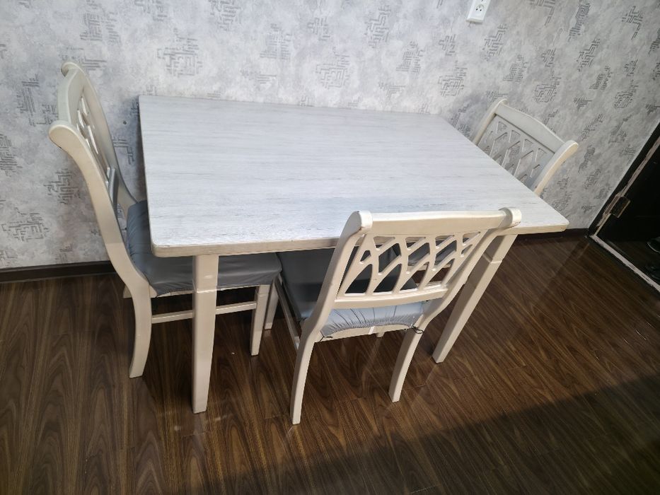 Oshxona uchun stol va stullar (6 dona)