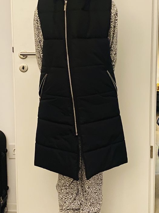 Vând vesta lunga ,neagră