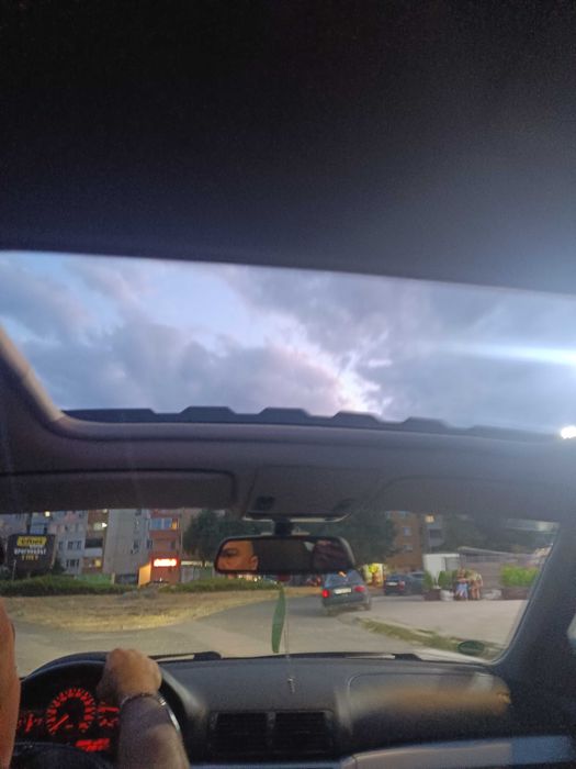 Продавам BMW 330 XI