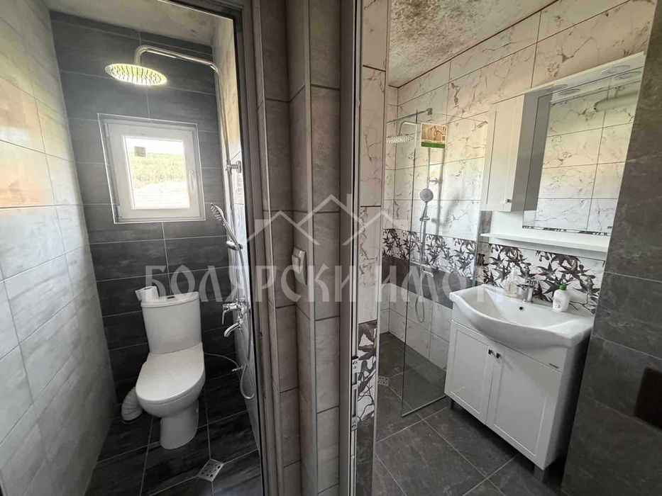 Монолитна двуетажна къща в с. Присово