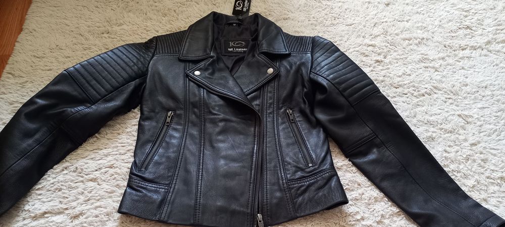 Vând  geaca  piele naturala mărimea xs