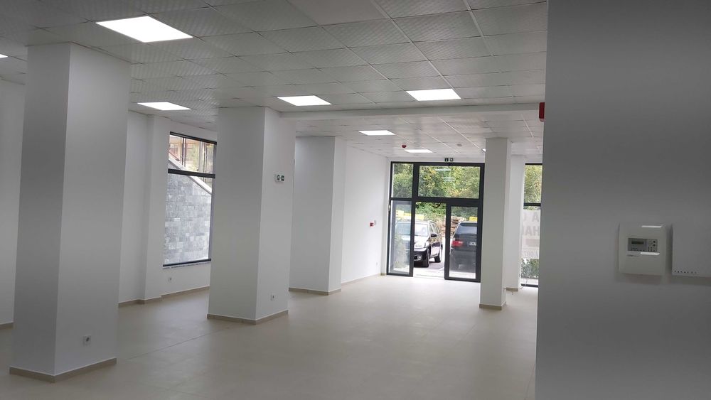 Дава се под наем Магазин в Смолян, Нов център - 206 кв.м за 900 € - Снимка #2