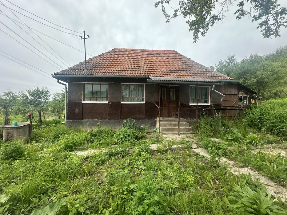 Casa, anexa si teren intravilan