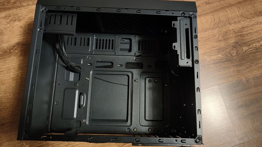 Корпус пк простенький