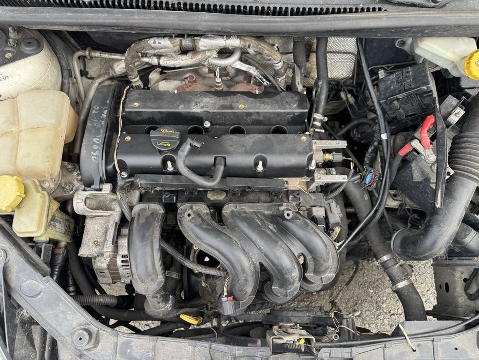 Ford Fiesta 1.6i 16v 100hp 2004г На Части
