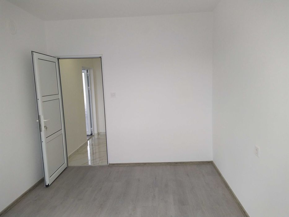 Продава четиристаен отличен в центъра