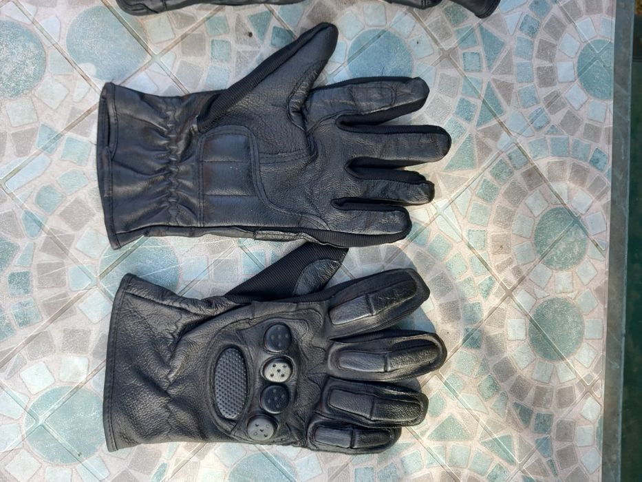 Мото каски и ръкавици