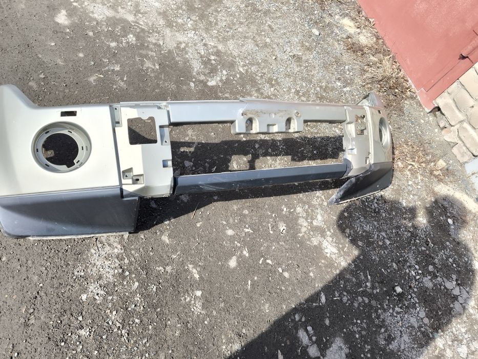 Продам бампер передний на Паджеро 4