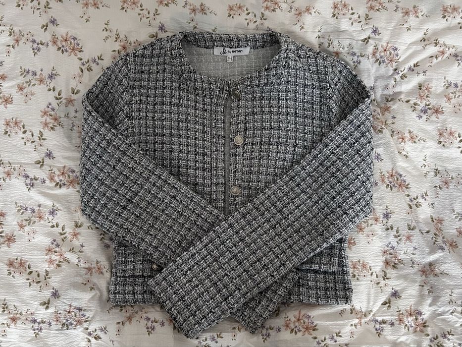 голубой короткий пиджак