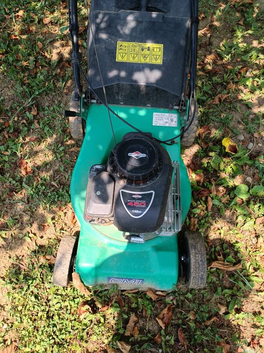 Mașină de tuns iarba cu tracțiune