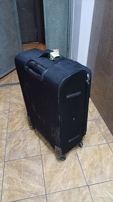 Чемодан отдам даром