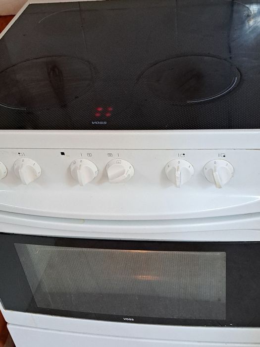 Продавам печка с керамичен плот