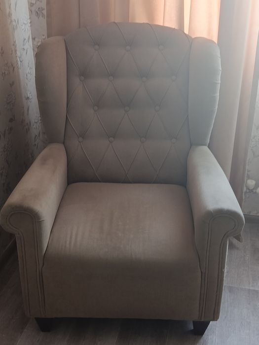 Продаю кресло 2 шт,под телевизор тумба,телевизор б/у