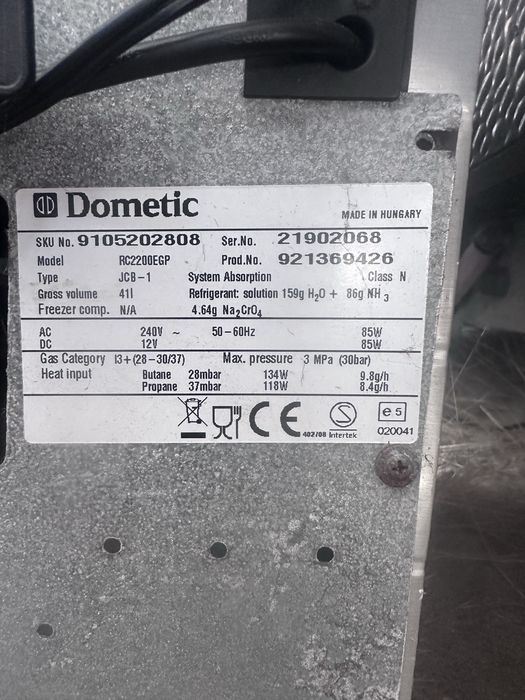 Dometic RC2200EGP ,12в,220в и газ, 41л, перфектен
