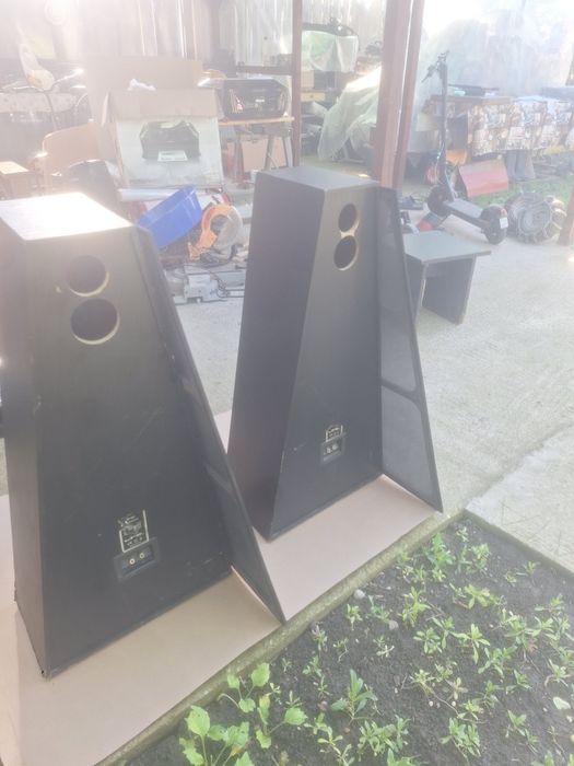 Boxe audio cu design piramidal