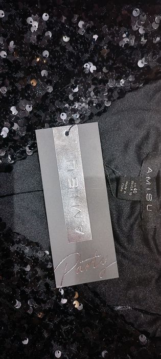 Страхотна блестяща рокля с черни пайети