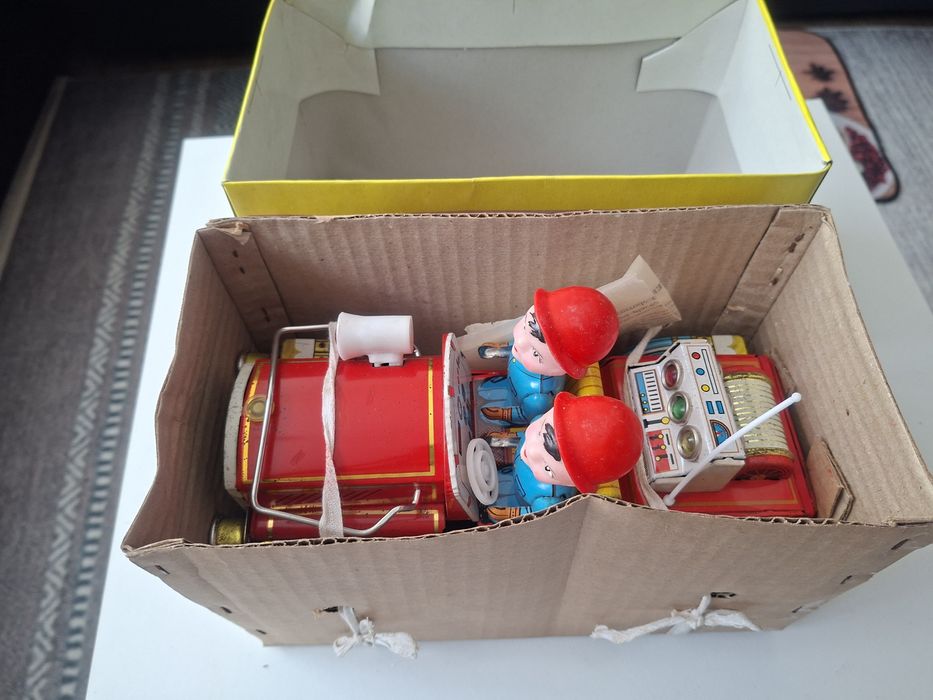 Стара СОЦ ретро метална ламаринена  играчка детска