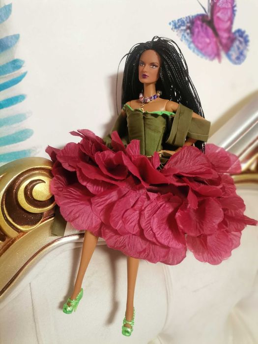 Разкошна модна кукла с дизайнерска рокля