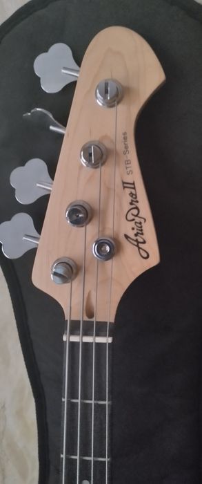 Джаз Басс марки Ария