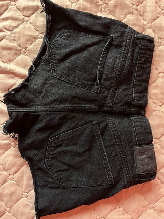 Черни къси панталонки Pull and Bear