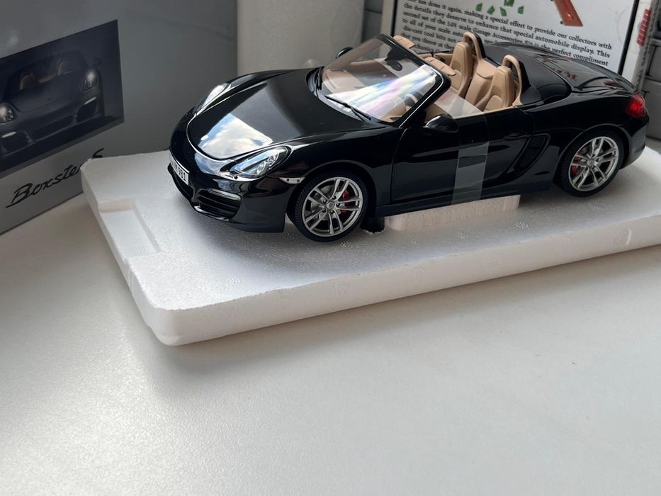 1:18 Porsche Boxster S black.
