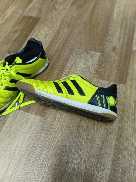 Продам футзалки 42 размер маломерки