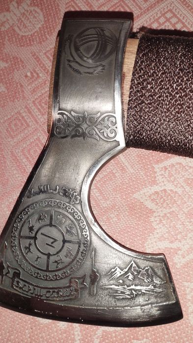 Топоры ручной работы.