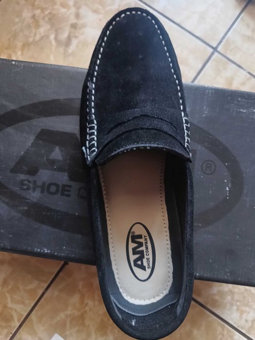 Pantofi bărbați din piele intoarsa eleganți.