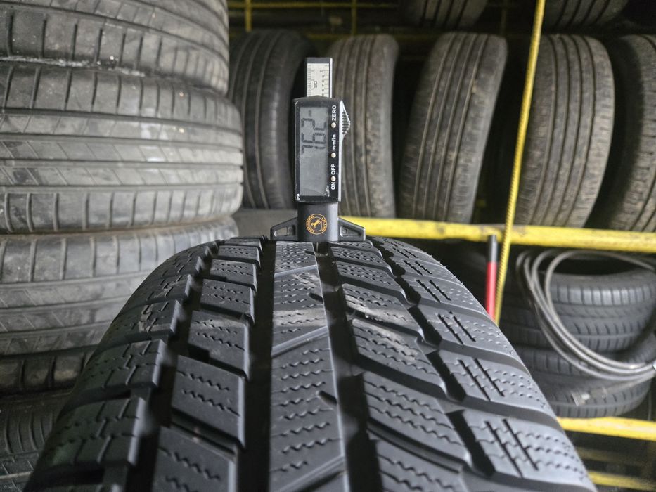 2бр. 225 65 17 Toyo зимни.