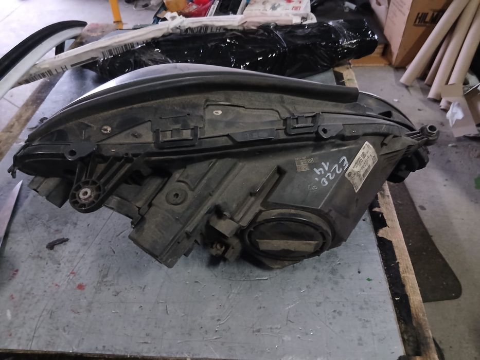 Vând far stâng de Mercedes e class W212 anul 2013 facelift