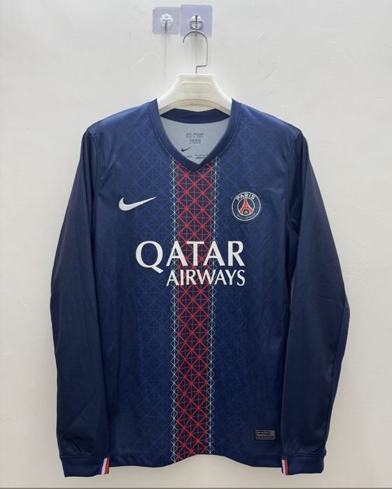 Bluze de fotbal cu diferite echipe