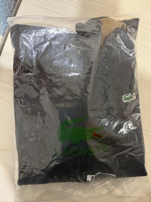 Lacoste суичер.