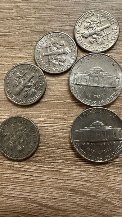 Монеты евроценты и американские центы