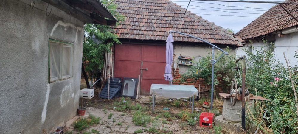 Vand casa sau schimb cu apartament sau garsoniera conf 1