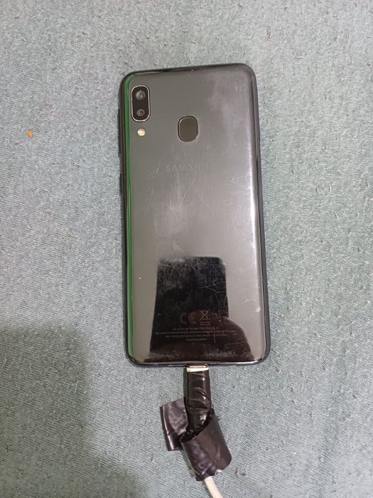 Samsung Galaxy A20E stare ok. Are parola