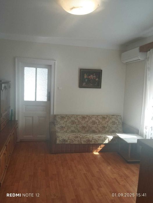 Casă familială mobilată pe două nivele locuibilă imediat.