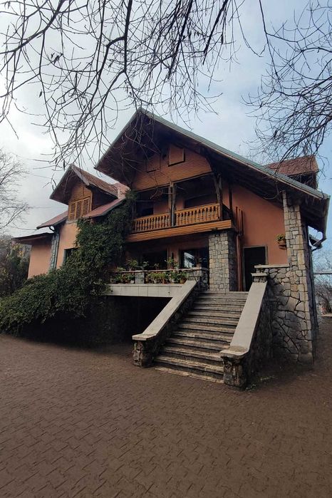 Majorat la Breaza - Casa de vacanta de 16 persoane