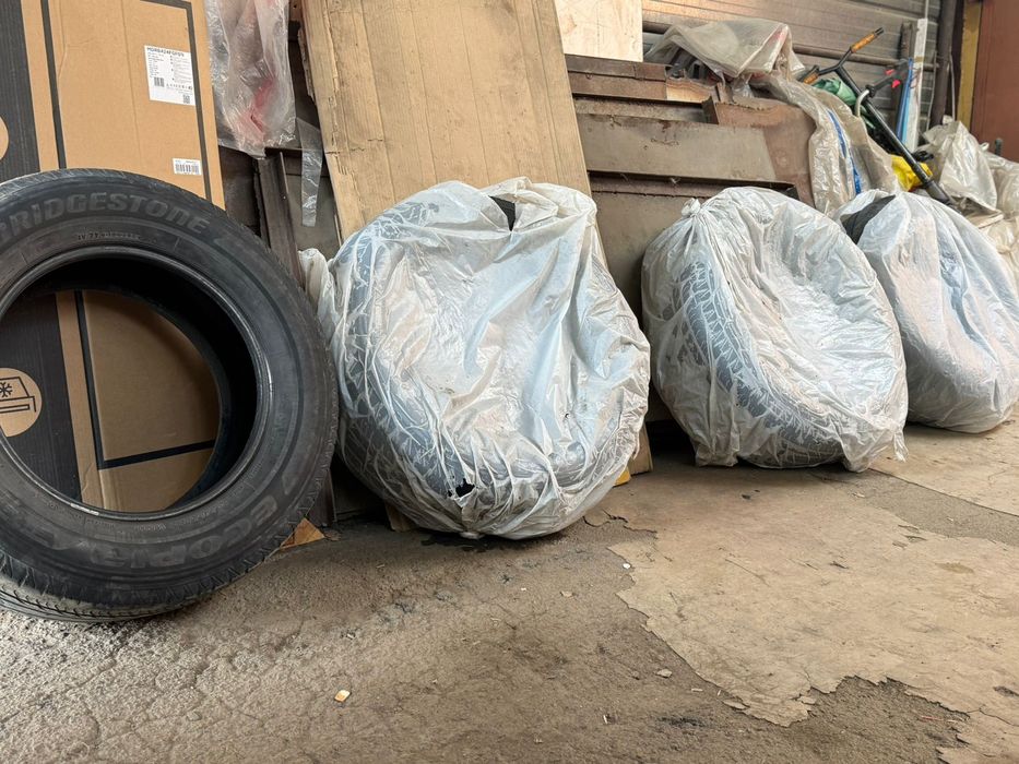 Продам шины летние. Бричстоун.