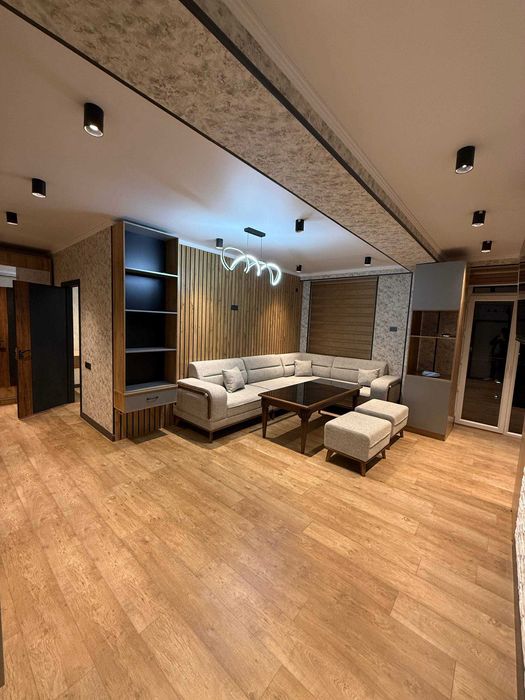 Продаётся квартира  Юнусабад 14-квартал 2-х комнатная студийная 58 квм