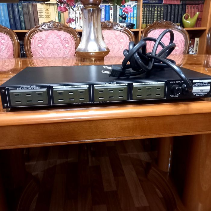 Сетевой фильтр Teac AV-P35
